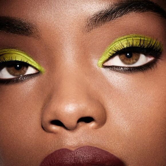 MAC What's The WIFI Neon Green Eyeshadow - Picture 10 of 15